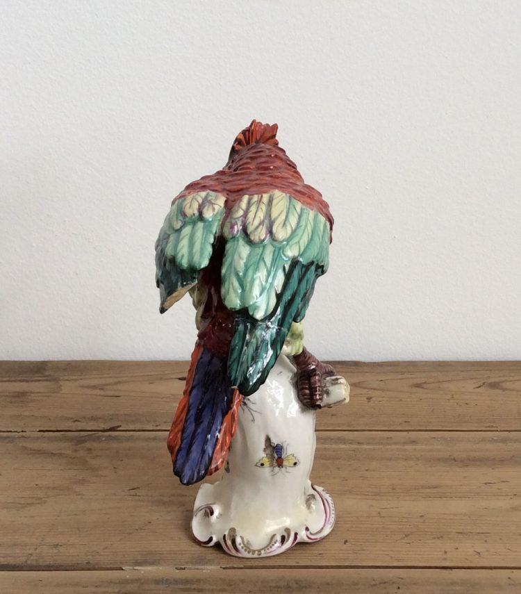 Loro antiguo de Porcelana